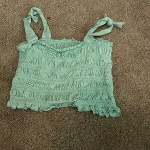 I’m selling a girls small crop top